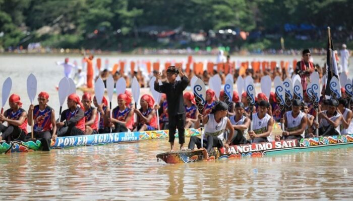 Naik, Festival Pacu Jalur 2025 Catat Rekor 228 Peserta