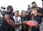 Melly Mike Kejutkan Bocah Viral Pacu Jalur Dikha dengan Video Game