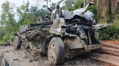 Beginilah kondisi sebuah mobil pasca kecelakaan di Riau.(ist)