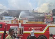 Si Jago Merah Lahap Ruko di Jalan Harapan Raya Pekanbaru