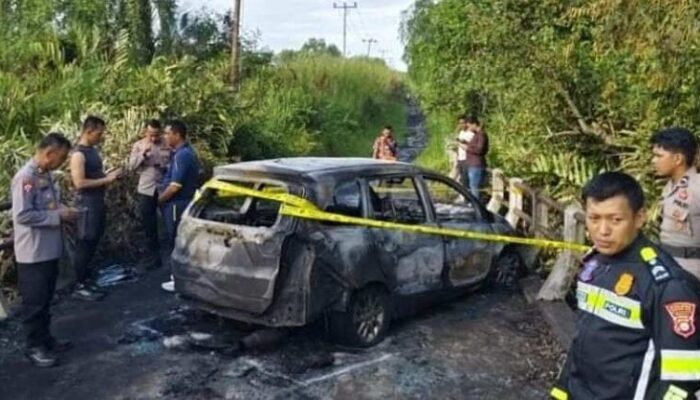 Mobil Terbakar di Jembatan Parit 22 Inhil, Pasangan Kekasih Alami Luka Bakar Serius
