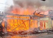 Kebakaran di Jalan Pepaya Pekanbaru, 5 Kios Ludes Dilalap Api