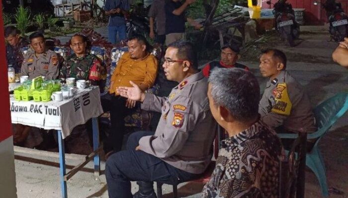 Tinjau Satkamling, Kapolsek Tenayan Raya Tekankan Pentingnya Ronda Malam