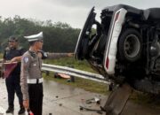Mobil Fortuner Tergelincir di Tol Pekanbaru – Bangkinang, Satu Luka Berat