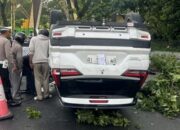 Mobil Xpander Terbalik di Jalan Sudirman Pekanbaru, Begini Kata Polisi