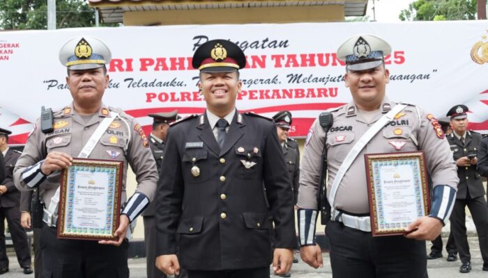 Dua Polisi Pekanbaru Selamatkan Warga Sakit, Dapat Penghargaan Kapolresta