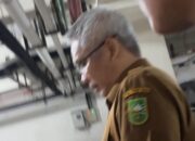 Kepala Dinas PUPR Riau Dibawa KPK, Sempat Acungkan Jempol ke Wartawan