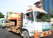 Polda Riau Kirim Bantuan 2 Alat Berat untuk Bencana Alam di Sumbar