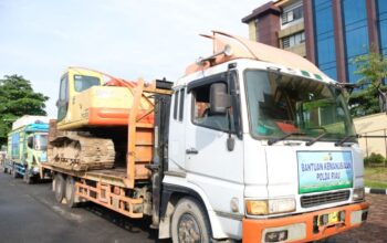 Polda Riau Kirim Bantuan 2 Alat Berat untuk Bencana Alam di Sumbar