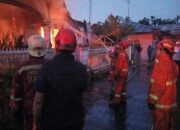 Kebakaran Hebat Lalap Rumah Mewah di Pekanbaru, Kerugian Capai Rp400 Juta