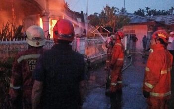 Kebakaran Hebat Lalap Rumah Mewah di Pekanbaru, Kerugian Capai Rp400 Juta