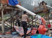 Komitmen Berantas Penambangan Ilegal, Polres Kuansing Musnahkan 48 Rakit PETI