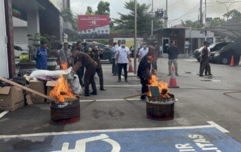 Kejari Pekanbaru Musnahkan Barang Bukti 777 Perkara, Narkotika Hingga Pakaian Bekas