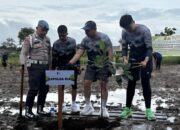 Kapolda Riau Launching Green Policing Runners, Tanam 100 Pohon di Bantaran Sungai Siak