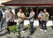Dukung Green Policing, PT PAJ dan Polsek Tenayan Raya Tanam Pohon di Rusunawa