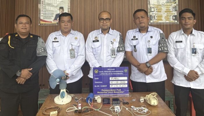 Razia di Lapas Kelas IIA Pekanbaru Petugas Temukan Dua Telepon Genggam