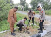 Dukung Green Policing, Polsek Payung Sekaki Gelar Penanaman Pohon Bersama Masyarakat