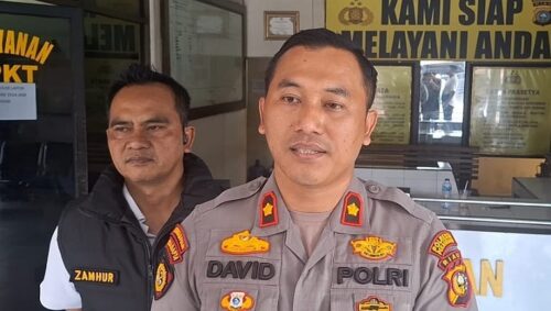 Kapolsek Bukit Raya, Kompol David Ricardo didampungi Kanit Reskrim Iptu Muhammad Zamhur.(ist)