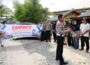 Satlantas Pekanbaru Edukasi Warga Lewat Aksi Bagi Helm