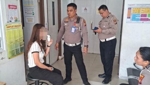 SH, pelaku tabrak lari saat menjalani sejumlah tes oleh petugas Satlantas di Pekanbaru