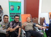 Kapolda Herimen Donorkan Darah di Jumat Berkah Mapolda Riau