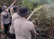 Lahan 4 Hektare Terbakar, Kapolres Pelalawan Pimpin Pemadaman Karhutla