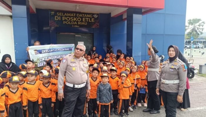 Polisi Sahabat Anak Hadir di Taman Lalu Lintas, Ditlantas Polda Riau Edukasi TK Az Zhura