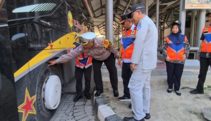 Long Weekend Tiba, Ditlantas Polda Riau Gelar Ramp Check Bus di Terminal BRPS