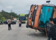 Truk Fuso Terguling di Jalintim Pelalawan, Polisi Pastikan Tanpa Korban Jiwa