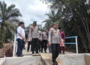 Kapolda Herimen Tinjau Jembatan Merah Putih Presisi di Kampar