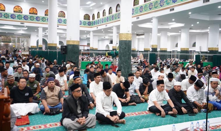 Beginilah suasa Tarawih Perdana Ramadan 1447 H di Masjid Raya Annur Riau.(ist)