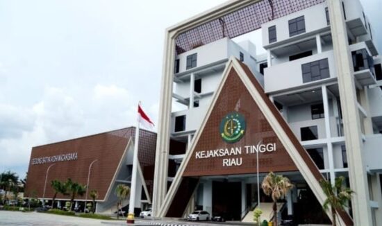 Gedung Kejati Riau.(ist)