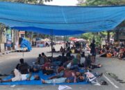 Tolak Relokasi Tesso Nilo, Massa Duduki Jalan dan Bangun Tenda di Pekanbaru