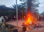 Aksi Warga Panipahan Ricuh, Rumah Diduga Bandar Narkoba Dibakar