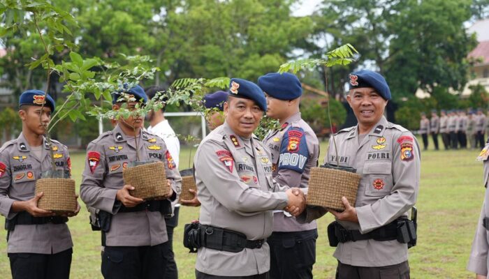 Apel Brimob Polda Riau Penuh Makna, Personel Ultah Dapat Bibit Pohon Lewat Program Green Policing