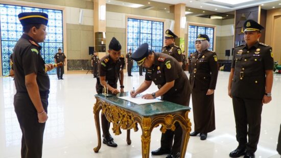 Kajati Riau Lantik Sejumlah Pejabat Baru, Kajari Rohul Resmi Berganti
