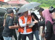 Hujan Deras Tak Surutkan Dukungan, Massa Padati PN Pekanbaru Kawal Sidang Abdul Wahid
