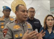 Irjen Herry Jenguk Mahasiswa Korban Demo di Rumah Sakit, Janji Tak Tutupi Proses Penyelidikan