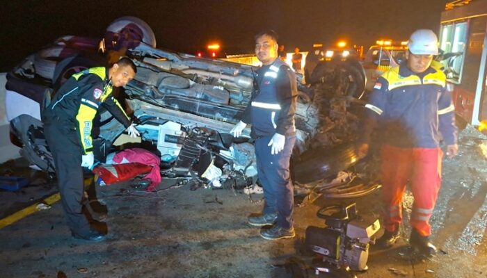 Tabrak Truk Trailer di Tol Permai, 3 Penumpang Ambulan Tewas Seketika