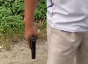 Viral! Pengendara Mobil Diancam Pria Bawa Senjata Diduga Pistol di Rohil