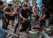 Kepergok Bobol Bengkel di Siang Bolong, 2 Pria di Pekanbaru Nyaris Tewas Diamuk Massa