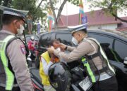 Lindungi Warga dari Udara Tak Sehat, Polresta Pekanbaru Sebar 1.300 Masker N95