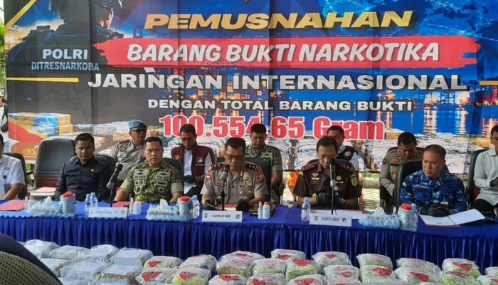 Jaringan Narkotika Internasional Dibongkar, Polda Riau Musnahkan 100,55 Kg Barang Bukti